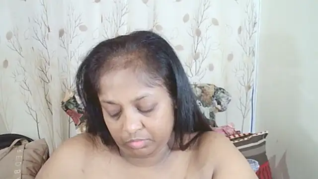 XXX chat uživo modela Indiantasha