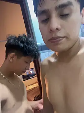 Kailertwink's Live XXX Chat