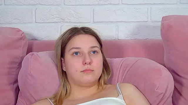 TinnaBurton live XXX chat