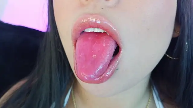 Czat XXX na żywo – mia_roux1