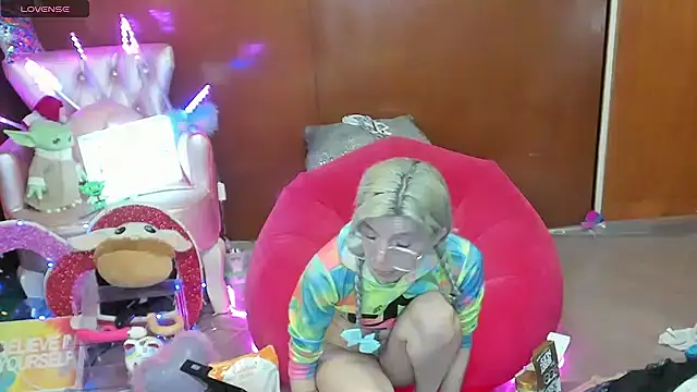Skinygirl's Live XXX Chat