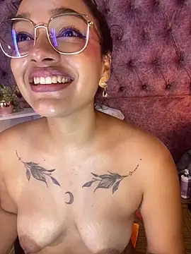 Chat +18 de EMILYY_FOXY ao vivo