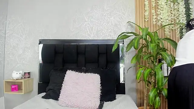 LesliePetit Live XXX-chat