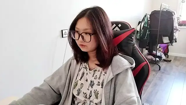 AdelineCanup's Live XXX Chat