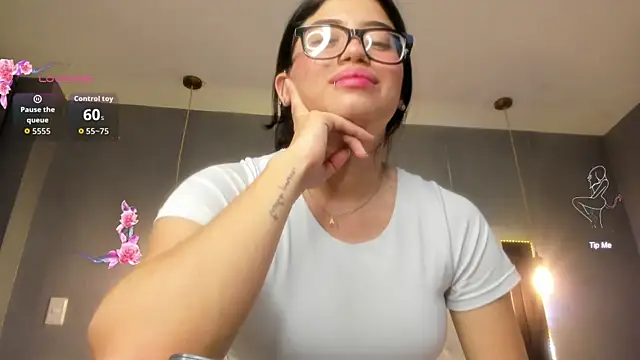 mia_gomez7 Adlı Modelin Canlı XXX Sohbeti