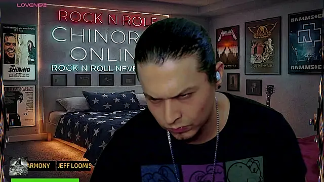 chino_roz Show in webcam