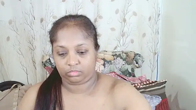 Chat +18 de Indiantasha ao vivo