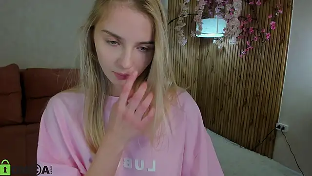 L1na_Reedsn Webbikameraesitys