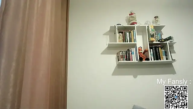 Emilya201's Live XXX Chat