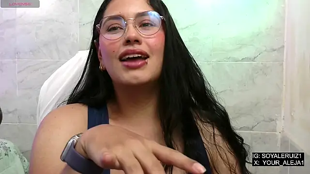 Your_Aleja15's Live Chat Room