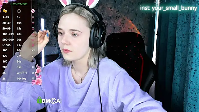 Your_small_bunny's Live Chat Room