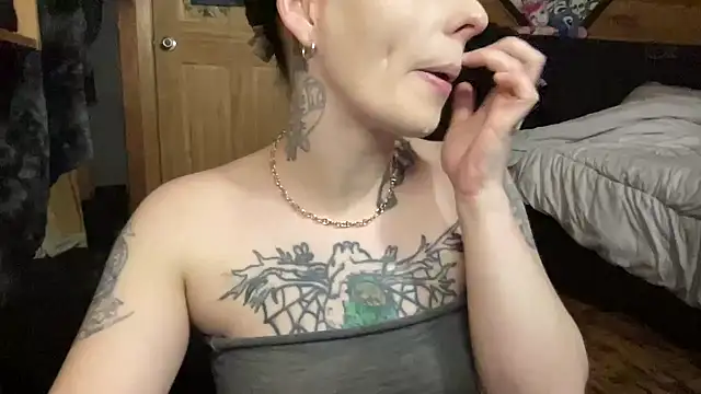 TeenyDoll Show in webcam
