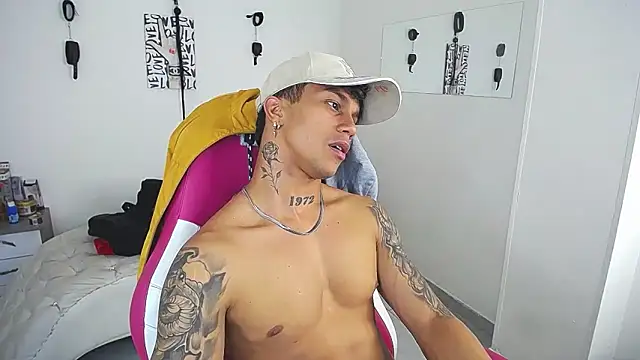 Show modela Leonard_Price na web-kameri
