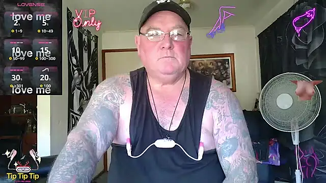 KINKYBLUEYES69's Webcam Show