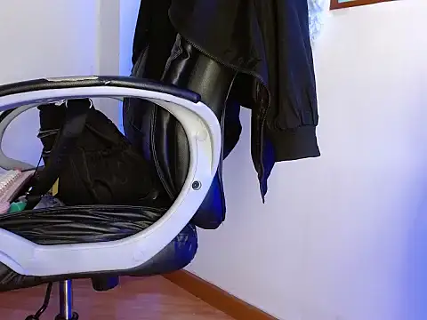 Živá chatovací místnost Jennal-Guerrero