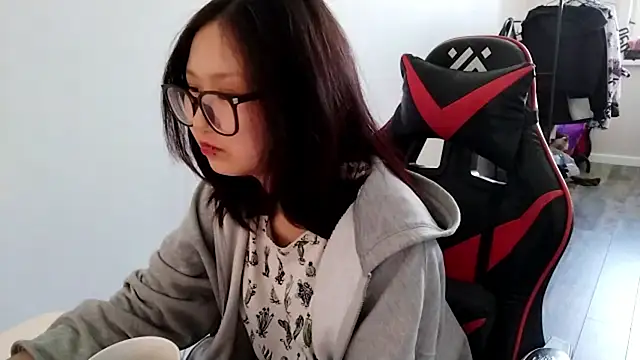 Živý XXX chat AdelineCanup