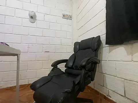 Max_TheHorseDick Pertunjukan Webcam