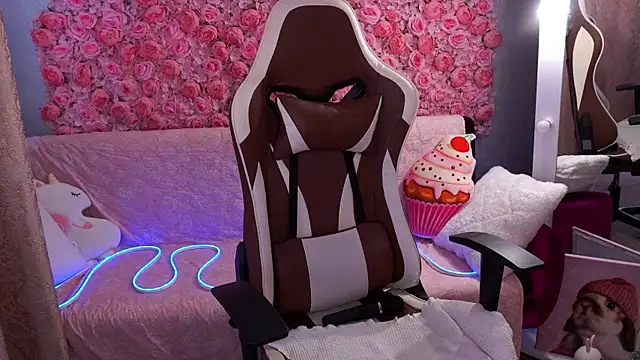 CarolinaaFoxyyy Show in webcam