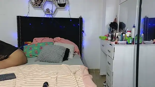 Онлайн чат XXX charlotte_077
