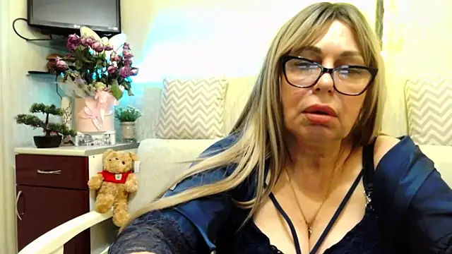 SusieNoreen live XXX chat