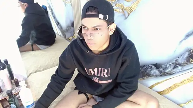 Chatroom XXX en direct de DaviidBuckx_