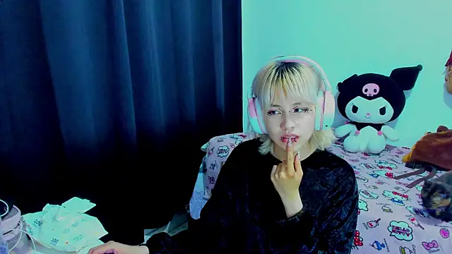 Akane-Mou Adlı Modelin Canlı XXX Sohbeti