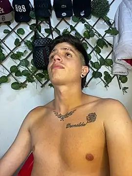 Themasterhades_777 网络视讯表演