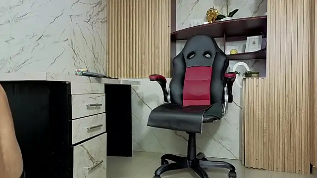 Živá chatovací místnost MissEscarleth