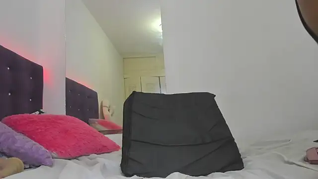 Show modela veronicaa_squirt na web-kameri