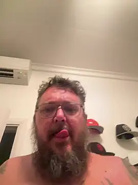 TatooedBear 网络视讯表演