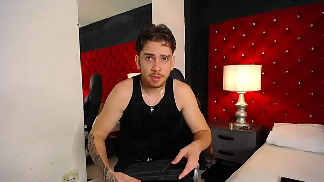 XXX chat uživo modela Stefano_Moretti