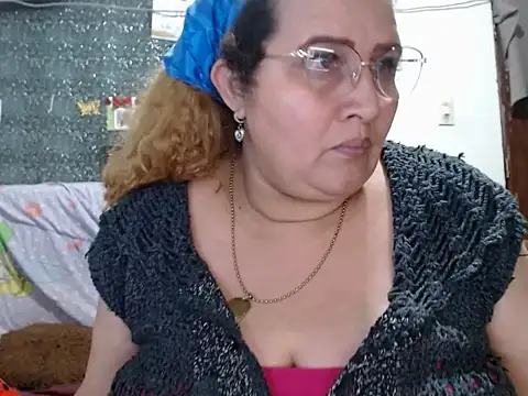 Perla1981-- live XXX chat
