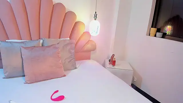 SabrinaVantress' Live XXX Chat
