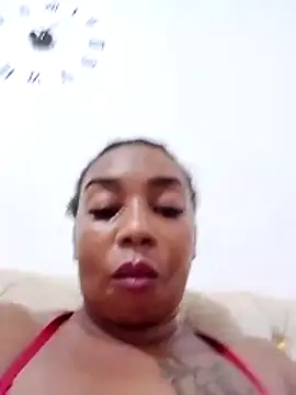naughtyzuri Live Chatraum