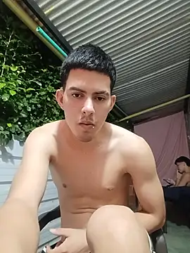 3hornys-straights' Live XXX Chat
