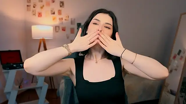 rebbekkakowalski Chat XXX in diretta