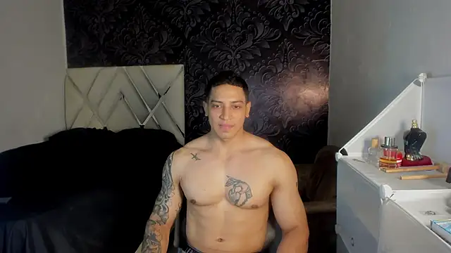 Show modela tom_fox15 na web-kameri