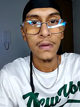 Lil_black009's Webcam Show