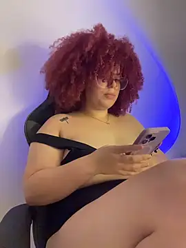 Chat XXX en directo de Leyah__