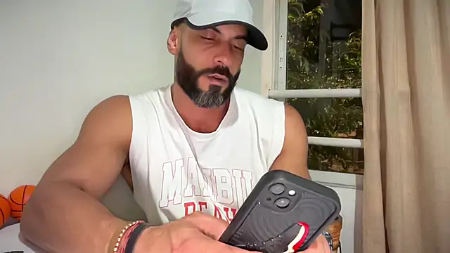 romeolovedark: διαδικτυακό σόου στην κάμερα