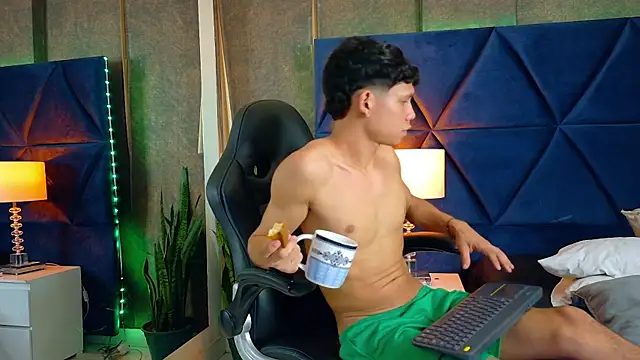 Show modela ThiagoFerrer_ na web-kameri