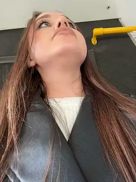 غرفة دردشة KiraSunshine المباشرة