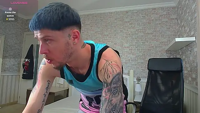 JonahShaw Chat XXX in diretta