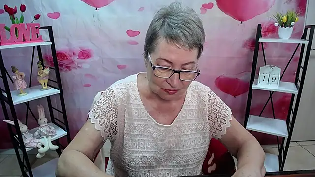 OlgaLuck Adlı Modelin Canlı XXX Sohbeti