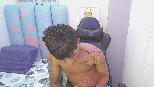 Show modela liam_play na web-kameri