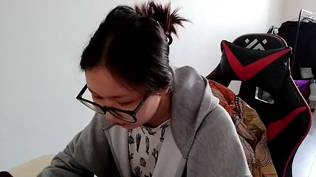 AdelineCanup's Live XXX Chat