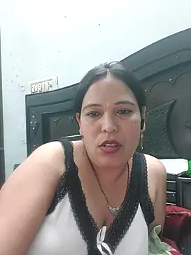 Chat +18 de Poojabhabi101 ao vivo