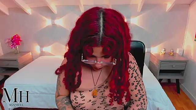 Chatroom XXX en direct de MizzHell