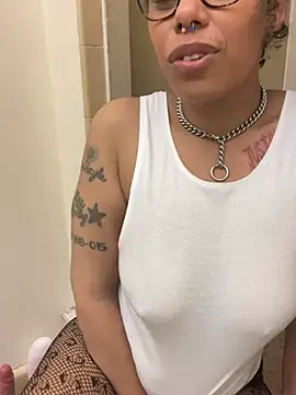 Desirae_Luciano Chat XXX live