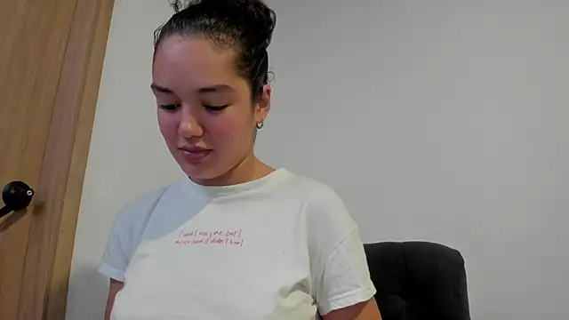 MiaRouseex Adlı Modelin Canlı XXX Sohbeti
